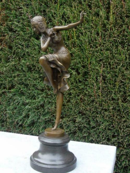 danseuse au chapeau en pointe en bronze signé sur marbre ..., Antiquités & Art, Curiosités & Brocante, Enlèvement ou Envoi