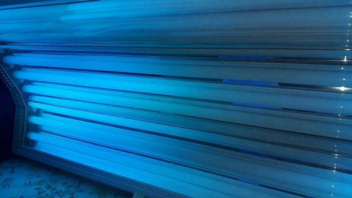 Zonnehemel, zonnebank, Elektronische apparatuur, Zonnebanken en Gezichtsbruiners, Gebruikt, Zonnebank enkelzijdig, 10 tot 15 lampen