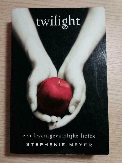 Twilight pocket edition, Stephenie Meyer, Livres, Romans, Utilisé, Enlèvement ou Envoi