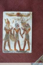 Petit cadre bas-relief polychrome 3 pharaons d’Egypt 14 x 20, Utilisé