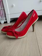 rode schoenen met strik, maat 39, Kleding | Dames, Schoenen, Ophalen of Verzenden, Zo goed als nieuw, Pumps, Rood