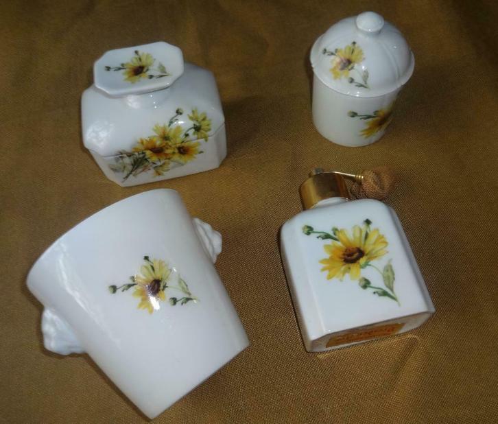 Parfumsetje Halga, Antiek en Kunst, Antiek | Porselein, Ophalen of Verzenden