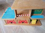 Vintage houten speelgoed garage van Sio