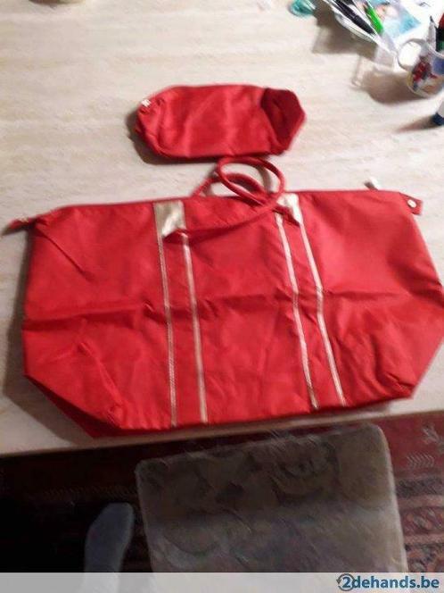 Grand sac rouge avec trousse de toilette, Bijoux, Sacs & Beauté, Sacs | Sacs Femme, Neuf, Autres couleurs, Enlèvement ou Envoi