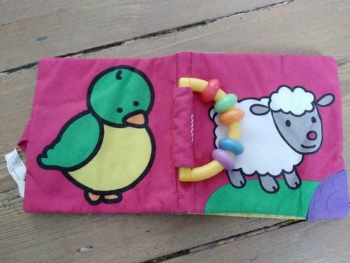 Yoyo knisperend knuffelboekje met rammelaar, Kinderen en Baby's, Speelgoed | Babyspeelgoed, Gebruikt, Rammelaar, Ophalen of Verzenden