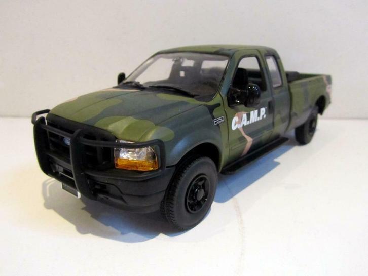 Ford F-250 Pick-up Super Duty C.A.M.P. Wynn's (1:25) + boîte, Hobby & Loisirs créatifs, Voitures miniatures | Échelles Autre, Comme neuf