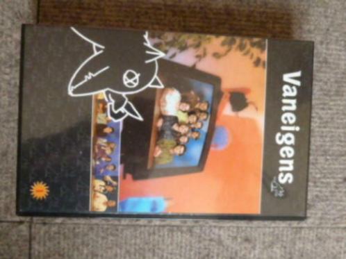 VHS video cassette VANEIGENS uit Man bijt hond, CD & DVD, VHS | Documentaire, TV & Musique, Série télévisée ou Programme TV, Tous les âges