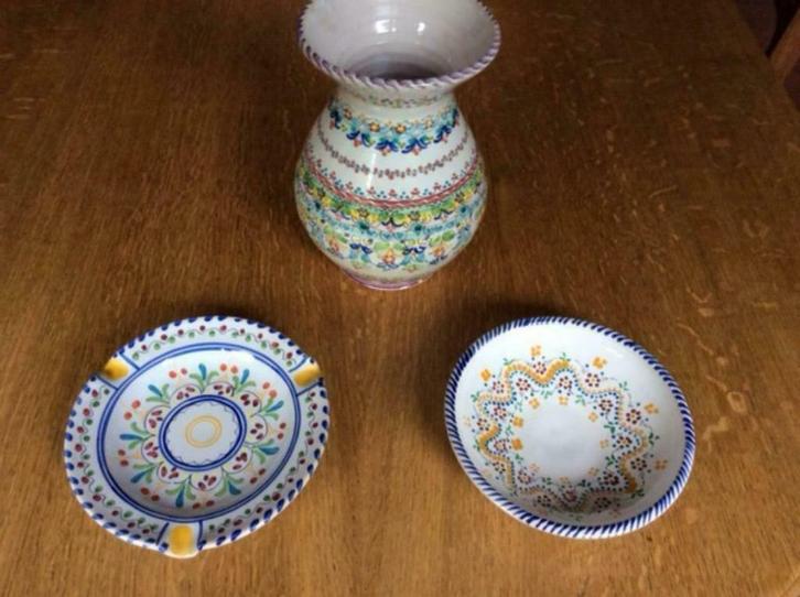 Handgekleurde Vaas,onderzetter en schoteltje, Diversen, Overige Diversen, Zo goed als nieuw, Ophalen of Verzenden