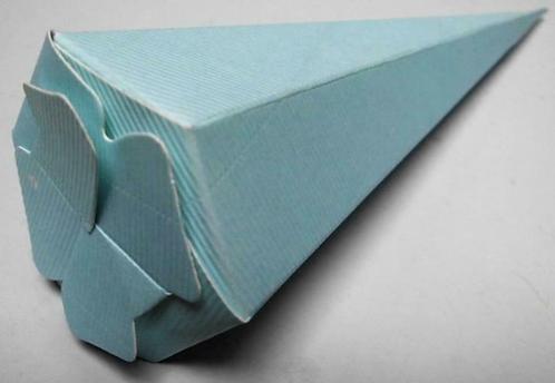 Boîtes à dragées cornet bleu pastel - 25 pièces pour 5€, Enfants & Bébés, Cadeaux d'accouchement & Assiettes de naissance, Neuf