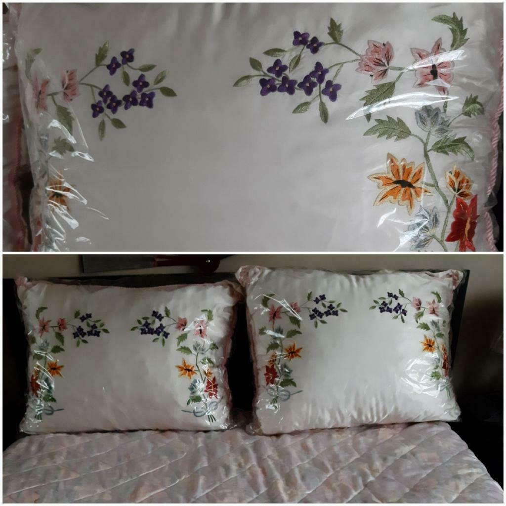 À vendre de grand coussin blanc en satin fait à la main la p, Maison & Meubles, Accessoires pour la Maison | Coussins, Enlèvement