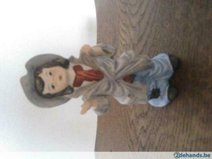 Statuette d'un garçon en biscuit., Antiquités & Art, Art | Sculptures & Bois, Enlèvement ou Envoi