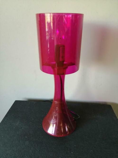 Lampe violette pop art, style années 80, Maison & Meubles, Lampes | Lampes de table, Enlèvement