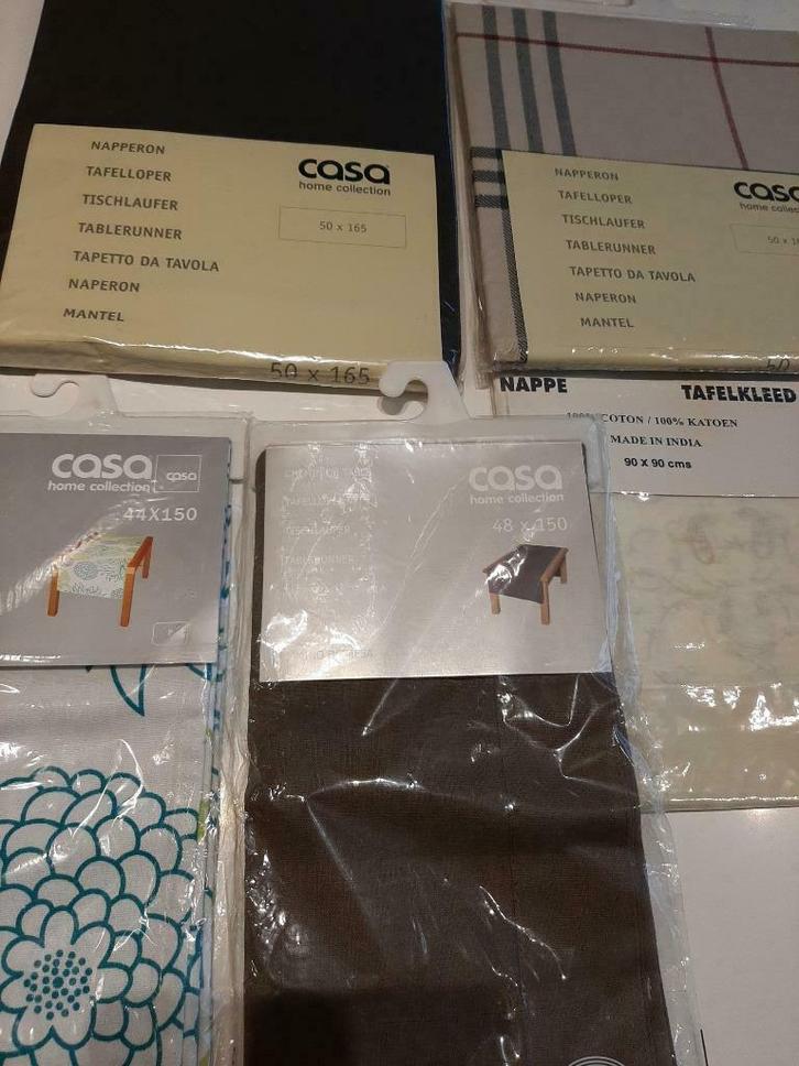PAKKET TAFELLOPERS & TAFELKLEEDJE "NIEUW", Huis en Inrichting, Keuken | Textiel, Nieuw, Tafelkleed of Tafelzeil, Overige kleuren