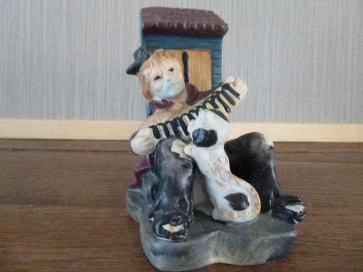 Figurine personnage homme avec un accordéon, Verzamelen, Beelden en Beeldjes, Nieuw, Mens, Ophalen of Verzenden