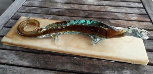 Murano Glas hagedis op sokkel, Verzamelen, Beelden en Beeldjes, Gebruikt, Dier, Ophalen of Verzenden