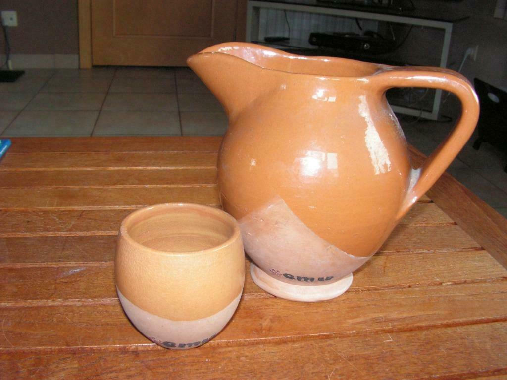 Petite cruche à vin avec abreuvoir en terre cuite., Maison & Meubles, Cuisine | Vaisselle, Neuf, Autres types, Poterie, Enlèvement ou Envoi