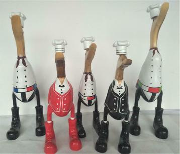 Figurines de canard avec toque de chef et drapeau français a