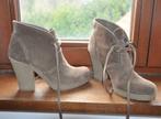 Esprit bottines boots daim taupe t.36 état neuf, Vêtements | Femmes, Chaussures, Comme neuf, Brun, Esprit, Enlèvement ou Envoi