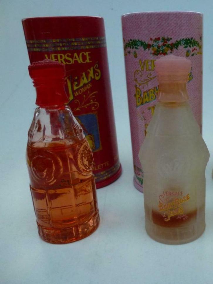 2 verschillende mini flesjes Versace met blikken doosjes, Verzamelen, Parfumverzamelingen, Zo goed als nieuw, Miniatuur, Verzenden