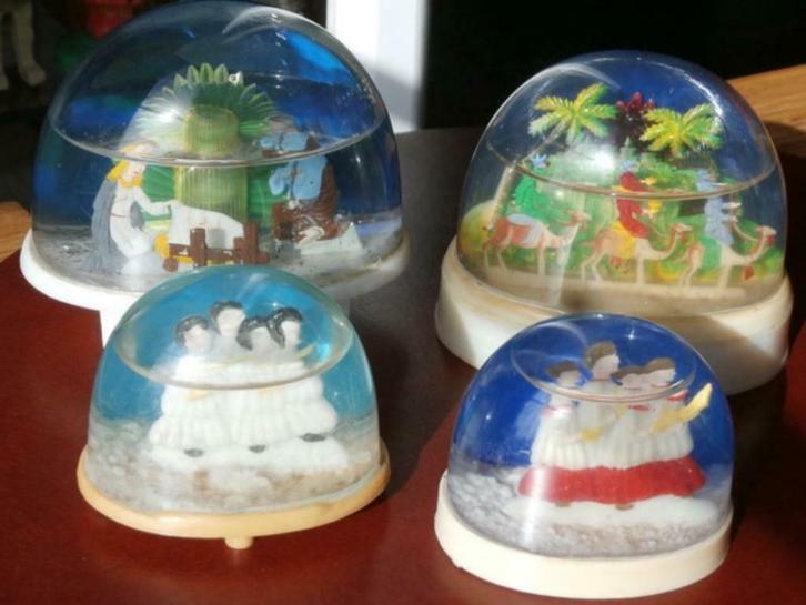 Sneeuwbollen 4st. : Kerstmis, Verzamelen, Beelden en Beeldjes, Gebruikt, Religie, Ophalen of Verzenden