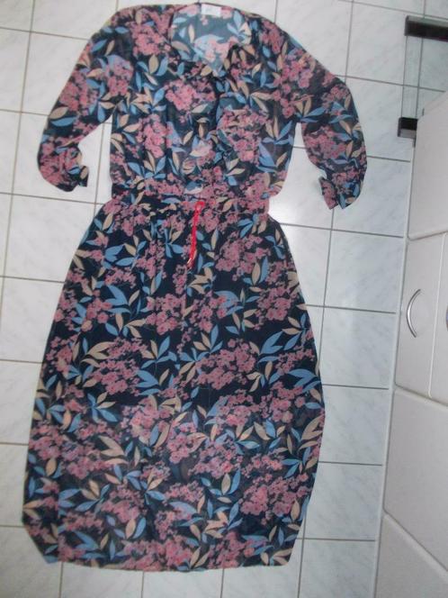 Splinternieuwe damesjurk.   (Heart Mind), Kleding | Dames, Jurken, Nieuw, Maat 38/40 (M), Overige kleuren, Onder de knie, Ophalen of Verzenden