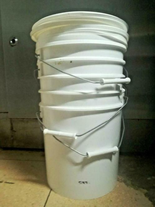 seaux plastique 10L jardin  8€ pour 10, Bricolage & Construction, Casiers & Boîtes, Utilisé, Enlèvement ou Envoi