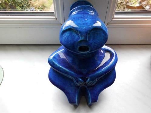 Rare figurine en céramique bleue-J F BELARTI, Antiquités & Art, Antiquités | Céramique & Poterie, Enlèvement ou Envoi