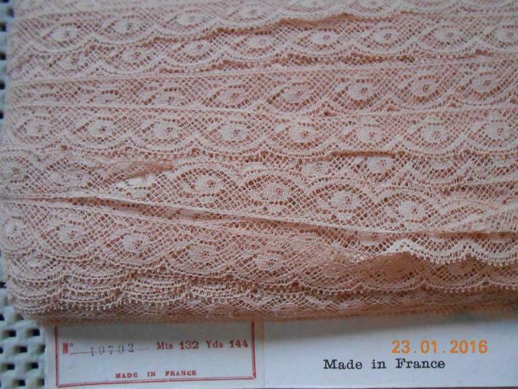 Oude antieke Franse kant (10702) 10 meter, Hobby en Vrije tijd, Kantklossen, Nieuw, Overige typen, Ophalen of Verzenden