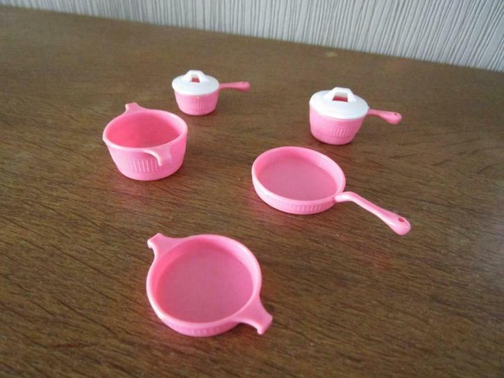 Ustensiles de cuisine barbie, Enfants & Bébés, Jouets | Poupées, Utilisé, Barbie, Enlèvement ou Envoi
