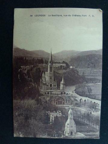 carte postale ancienne Lourdes La Basilique, vue du Château-, Envoi, Affranchie, France