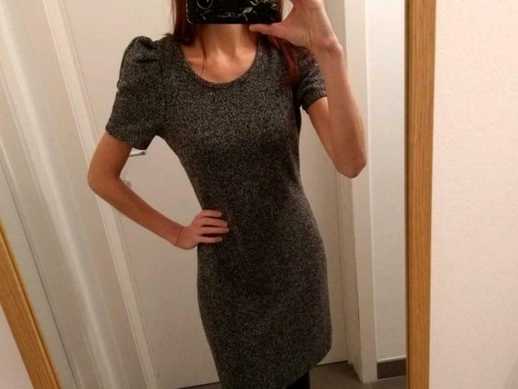 Elegante winterjurk met pofmouwtjes, Kleding | Dames, Jurken, Gedragen, Maat 34 (XS) of kleiner, Zwart, Boven de knie, Ophalen of Verzenden