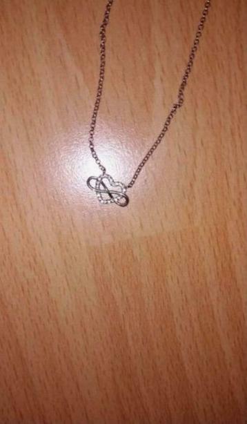 collier avec pendentif coeur et infini en argent