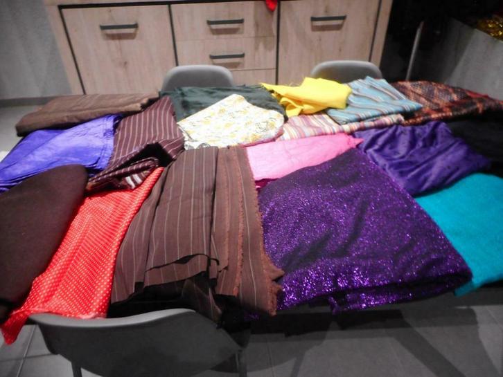 verschillende kledingstoffen, Hobby en Vrije tijd, Stoffen en Lappen, Nieuw, Overige materialen, Overige kleuren, Ophalen of Verzenden