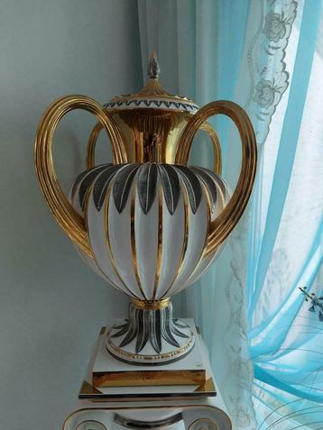 Socle et vase en porcelaine italienne adriano tolio (tria), Enlèvement