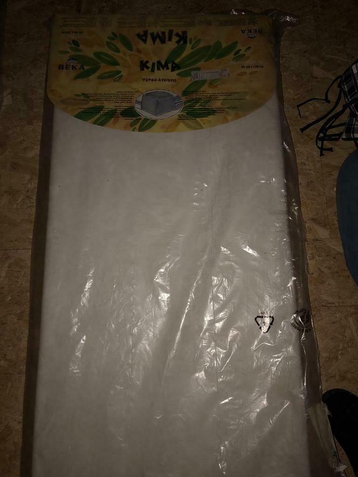 Zo goed als nieuwe Beka anti-allergische babymatras - bultex, Kinderen en Baby's, Kinderkamer | Bedden, Zo goed als nieuw, Minder dan 140 cm