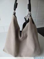 handtas ZARA, suède met zwart lederen gevlochten hengel, Handtassen en Accessoires, Tassen | Damestassen, Ophalen of Verzenden