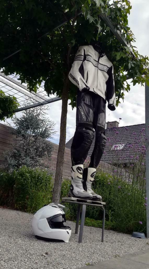 ② Lederen richa motorpak + motorlaarzen + gratis helm Scorpion — Kleding |  Motorkleding — 2dehands