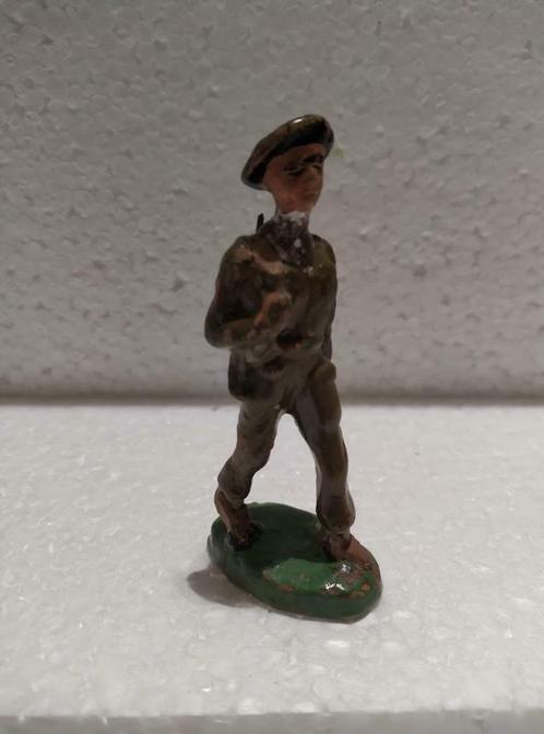 Papier mâché vintage - Solido Belge - Chapeau noir de soldat, Collections, Jouets miniatures, Utilisé, Enlèvement ou Envoi