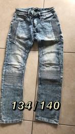 Verschillende jeansbroeken van maat 134 tot 158