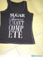 zwarte top met glitter tekst maat vermoedelijk 38/40, Sans manches, Taille 38/40 (M), Enlèvement ou Envoi, Porté