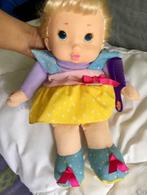 Jolie poupée qui parle, Enfants & Bébés, Jouets | Poupées, Autres types, Enlèvement, Utilisé