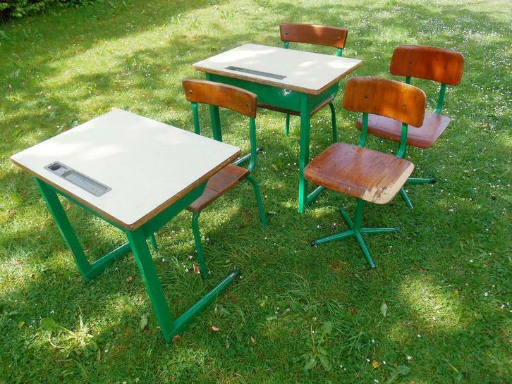 2 TABLES-PUPITRES + 4 CHAISES D'ÉCOLIERS VINTAGES., Maison & Meubles, Bureaux, Utilisé, Bureau, Enlèvement