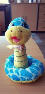 Knuffel slang, lichtblauw-geel met halsdoekje, Kinderen en Baby's, Speelgoed | Knuffels en Pluche, Ophalen, Zo goed als nieuw
