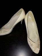 Licht grijze pump met open teen maat 4,5, Kleding | Dames, Ophalen, MET, Zo goed als nieuw, Schoenen met hoge hakken