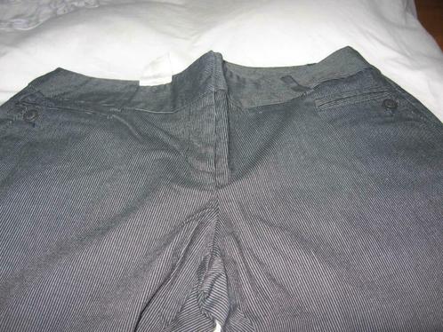 Pantalon Promod à plis droit finement ligné blanc sur fond b, Vêtements | Femmes, Culottes & Pantalons, Neuf, Taille 38/40 (M)