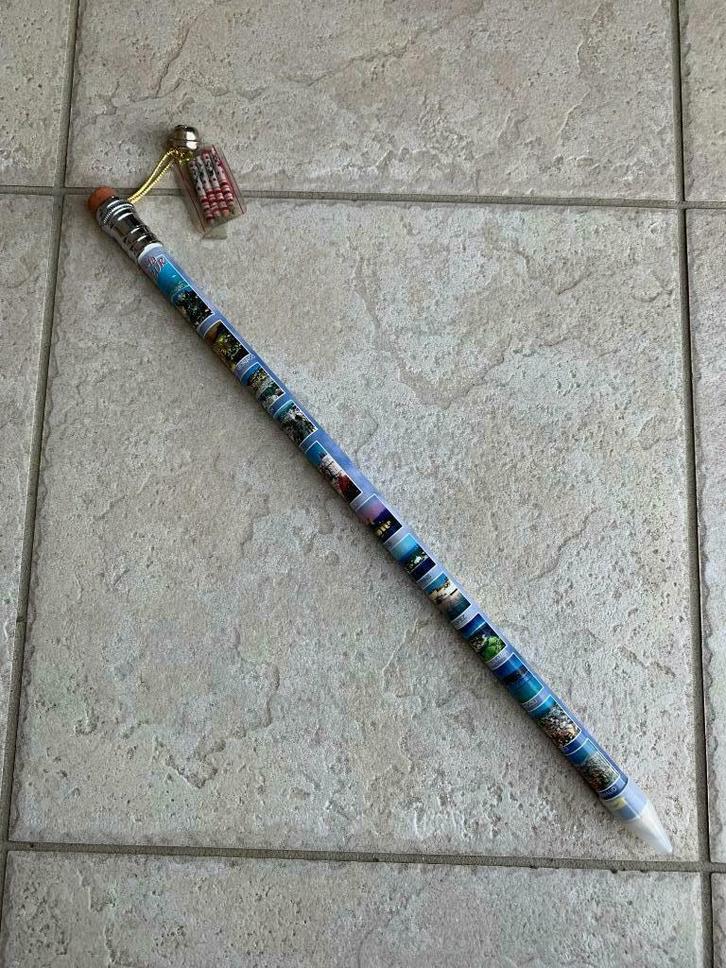 crayon géant avec pochette 4 mini-crayons et grelot - comme, Kinderen en Baby's, Speelgoed | Overig, Zo goed als nieuw, Jongen of Meisje