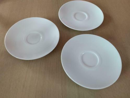 3 sous-tasses-blanches (porcelaine Guy Degrenne) - D:12,5 cm, Maison & Meubles, Cuisine | Vaisselle, Neuf, Porcelaine, Enlèvement