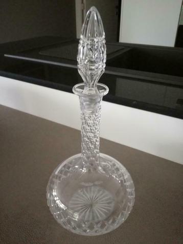 Kristallen karaf met olijfslijpsel beschikbaar voor biedingen