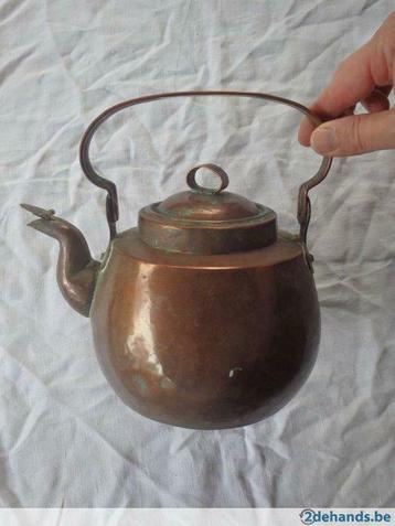 Oude koperen waterketel beschikbaar voor biedingen