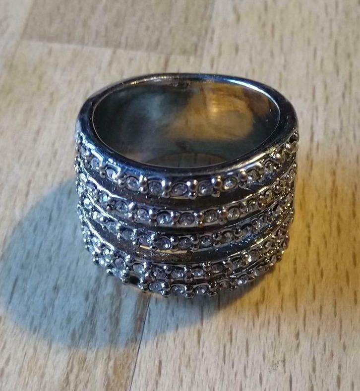 Damesringen, Handtassen en Accessoires, Ringen, Zo goed als nieuw, Dame, Ophalen of Verzenden